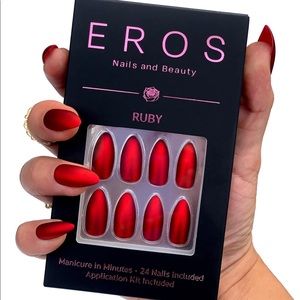 Strong, reusable, long lasting press on nails💅